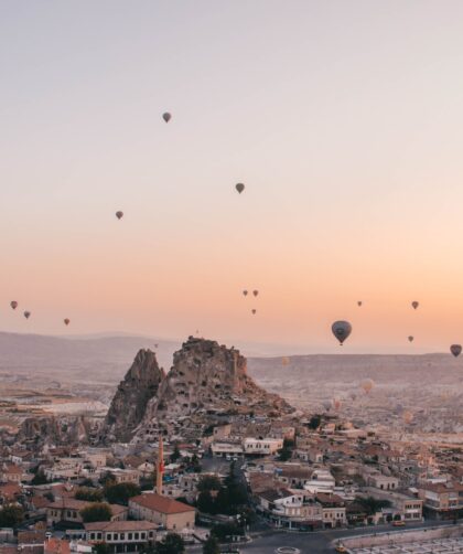 Vuelo en Globo al amanecer en Capadocia, Göreme. Turquía